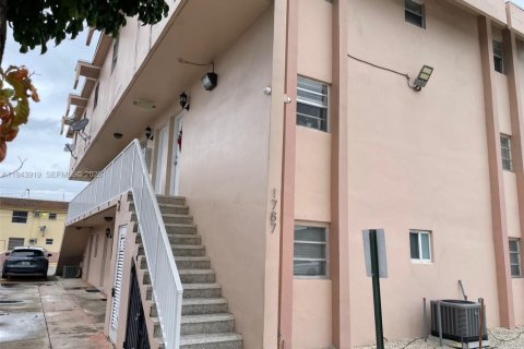 Apartment in Miami, Florida 2 bedrooms, 83.61 sq.m. № 2000824 - photo 2