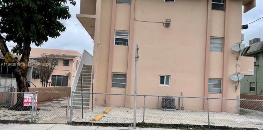 Apartment in Miami, Florida 2 bedrooms, 83.61 sq.m. № 2000824