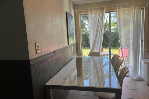 House in Pinellas Park, Florida 3 bedrooms, 91.04 sq.m. № 2333836 - photo 5