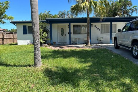 House in Pinellas Park, Florida 3 bedrooms, 91.04 sq.m. № 2333836 - photo 2