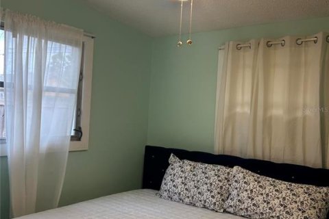 House in Pinellas Park, Florida 3 bedrooms, 91.04 sq.m. № 2333836 - photo 12