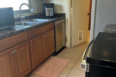 House in Pinellas Park, Florida 3 bedrooms, 91.04 sq.m. № 2333836 - photo 7