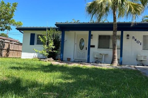 House in Pinellas Park, Florida 3 bedrooms, 91.04 sq.m. № 2333836 - photo 3