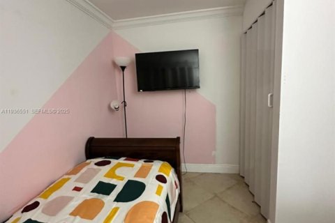 Townhouse in Miami, Florida 5 bedrooms, 169.45 sq.m. № 1994585 - photo 4