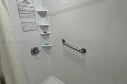 Townhouse in Miami, Florida 5 bedrooms, 169.45 sq.m. № 1994585 - photo 9