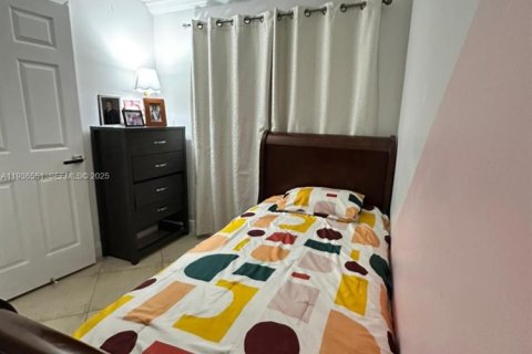 Townhouse in Miami, Florida 5 bedrooms, 169.45 sq.m. № 1994585 - photo 3