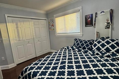 Townhouse in Miami, Florida 5 bedrooms, 169.45 sq.m. № 1994585 - photo 25