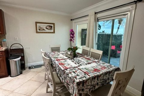 Townhouse in Miami, Florida 5 bedrooms, 169.45 sq.m. № 1994585 - photo 15