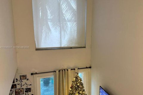 Townhouse in Miami, Florida 5 bedrooms, 169.45 sq.m. № 1994585 - photo 19