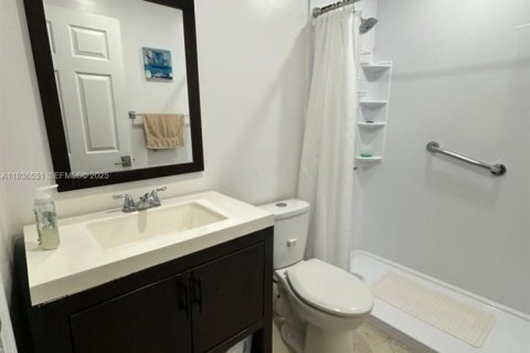 Townhouse in Miami, Florida 5 bedrooms, 169.45 sq.m. № 1994585 - photo 8