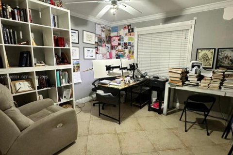 Townhouse in Miami, Florida 5 bedrooms, 169.45 sq.m. № 1994585 - photo 6