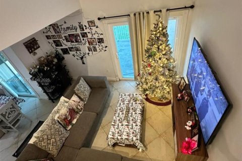 Townhouse in Miami, Florida 5 bedrooms, 169.45 sq.m. № 1994585 - photo 17