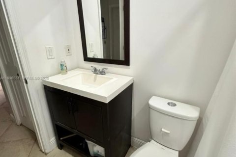 Townhouse in Miami, Florida 5 bedrooms, 169.45 sq.m. № 1994585 - photo 7