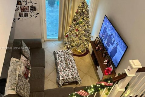 Townhouse in Miami, Florida 5 bedrooms, 169.45 sq.m. № 1994585 - photo 21