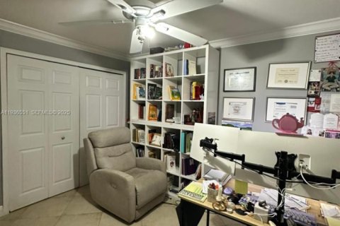 Townhouse in Miami, Florida 5 bedrooms, 169.45 sq.m. № 1994585 - photo 5