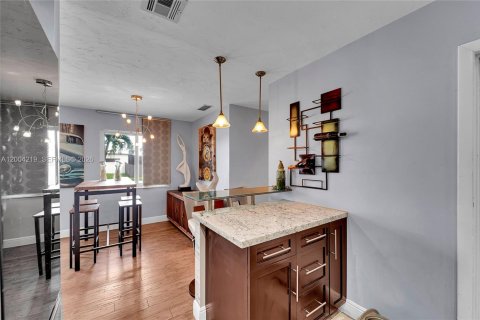 Villa ou maison à vendre à Hialeah, Floride: 3 chambres № 2068412 - photo 8