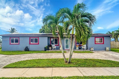 Villa ou maison à Hialeah, Floride 3 chambres № 2068412