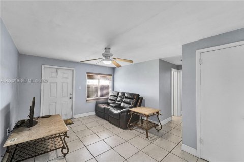 Villa ou maison à vendre à Hialeah, Floride: 3 chambres № 2068412 - photo 27