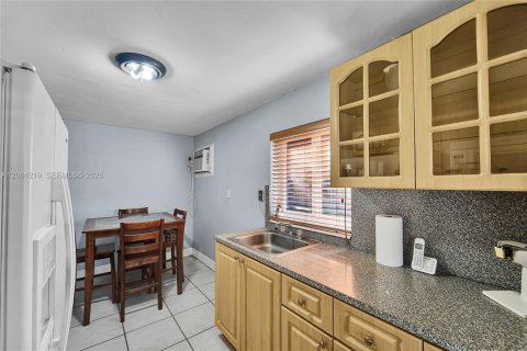 Villa ou maison à vendre à Hialeah, Floride: 3 chambres № 2068412 - photo 25