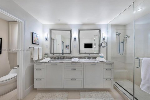 Купить кондоминиум в Майами, Флорида 2 спальни, 177.44м2, № 1968562 - фото 16