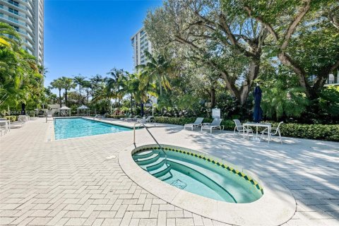 Купить кондоминиум в Майами, Флорида 2 спальни, 177.44м2, № 1968562 - фото 22