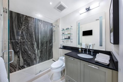 Купить кондоминиум в Майами, Флорида 2 спальни, 177.44м2, № 1968562 - фото 18
