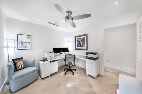 Купить кондоминиум в Майами, Флорида 2 спальни, 177.44м2, № 1968562 - фото 19