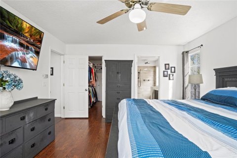 House in Apopka, Florida 5 bedrooms, 212.19 sq.m. № 2101278 - photo 23