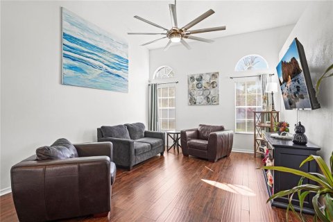 House in Apopka, Florida 5 bedrooms, 212.19 sq.m. № 2101278 - photo 9