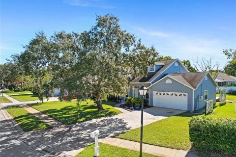 House in Apopka, Florida 5 bedrooms, 212.19 sq.m. № 2101278 - photo 3