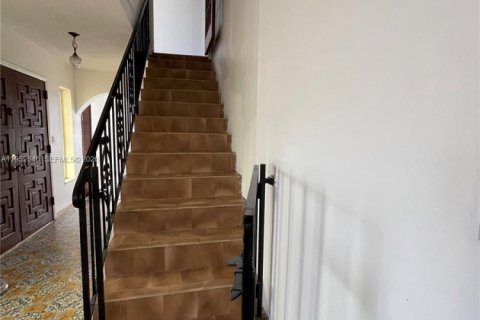 Villa ou maison à louer à Hialeah, Floride: 4 chambres, 198.44 m2 № 2008495 - photo 10