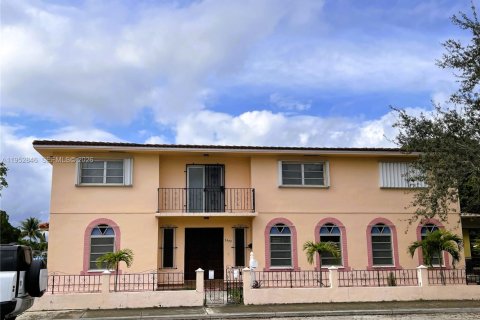 Villa ou maison à louer à Hialeah, Floride: 4 chambres, 198.44 m2 № 2008495 - photo 2