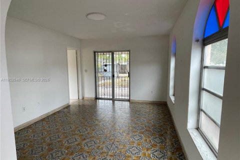 Villa ou maison à louer à Hialeah, Floride: 4 chambres, 198.44 m2 № 2008495 - photo 7