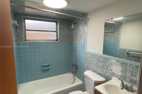 Villa ou maison à louer à Hialeah, Floride: 4 chambres, 198.44 m2 № 2008495 - photo 9