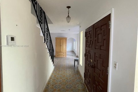 Villa ou maison à louer à Hialeah, Floride: 4 chambres, 198.44 m2 № 2008495 - photo 4