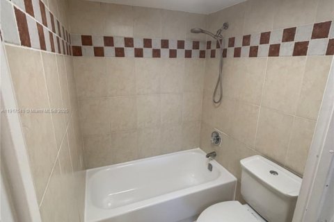 Купить кондоминиум в Санни-Айлс-Бич, Флорида 2 спальни, 123.65м2, № 1972062 - фото 23