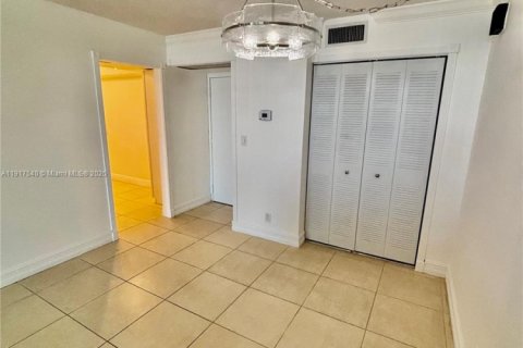 Купить кондоминиум в Санни-Айлс-Бич, Флорида 2 спальни, 123.65м2, № 1972062 - фото 15