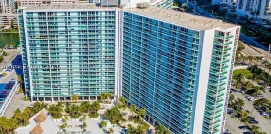 Кондоминиум с 2 спальнями в Санни-Айлс-Бич, Флорида № 1972062