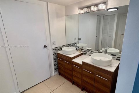 Купить кондоминиум в Санни-Айлс-Бич, Флорида 2 спальни, 123.65м2, № 1972062 - фото 20