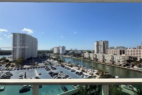 Купить кондоминиум в Санни-Айлс-Бич, Флорида 2 спальни, 123.65м2, № 1972062 - фото 3