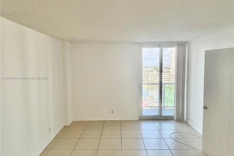 Купить кондоминиум в Санни-Айлс-Бич, Флорида 2 спальни, 123.65м2, № 1972062 - фото 17