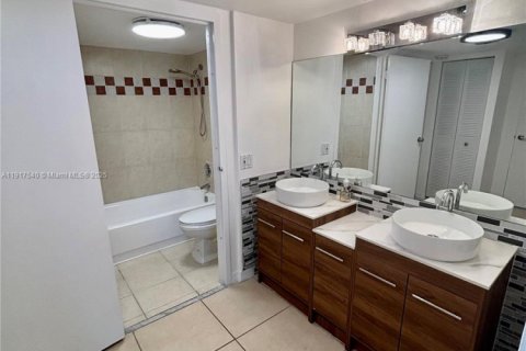 Купить кондоминиум в Санни-Айлс-Бич, Флорида 2 спальни, 123.65м2, № 1972062 - фото 21