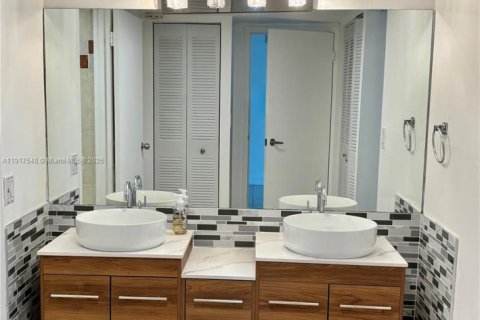 Купить кондоминиум в Санни-Айлс-Бич, Флорида 2 спальни, 123.65м2, № 1972062 - фото 19