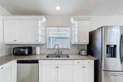 House in Haines City, Florida 4 bedrooms, 192.59 sq.m. № 1526605 - photo 7
