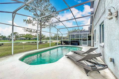 House in Haines City, Florida 4 bedrooms, 192.59 sq.m. № 1526605 - photo 3