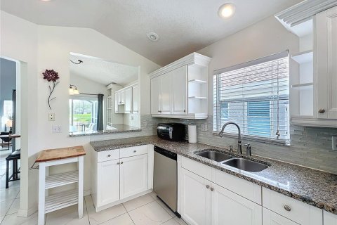 House in Haines City, Florida 4 bedrooms, 192.59 sq.m. № 1526605 - photo 8