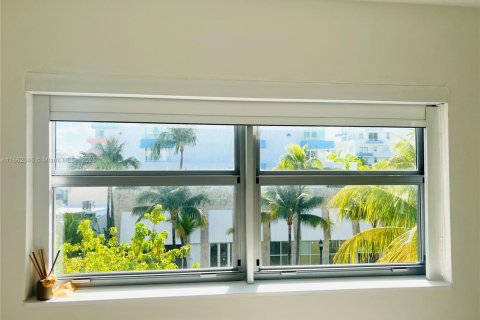 Condo in Miami Beach, Florida, 1 bedroom  № 2014047 - photo 10