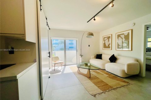 Condo in Miami Beach, Florida, 1 bedroom  № 2014047 - photo 5