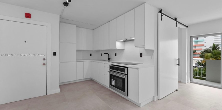 Condo in Miami Beach, Florida, 1 bedroom  № 2014047