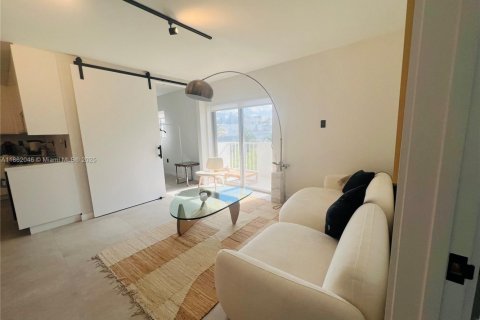 Condo in Miami Beach, Florida, 1 bedroom  № 2014047 - photo 4